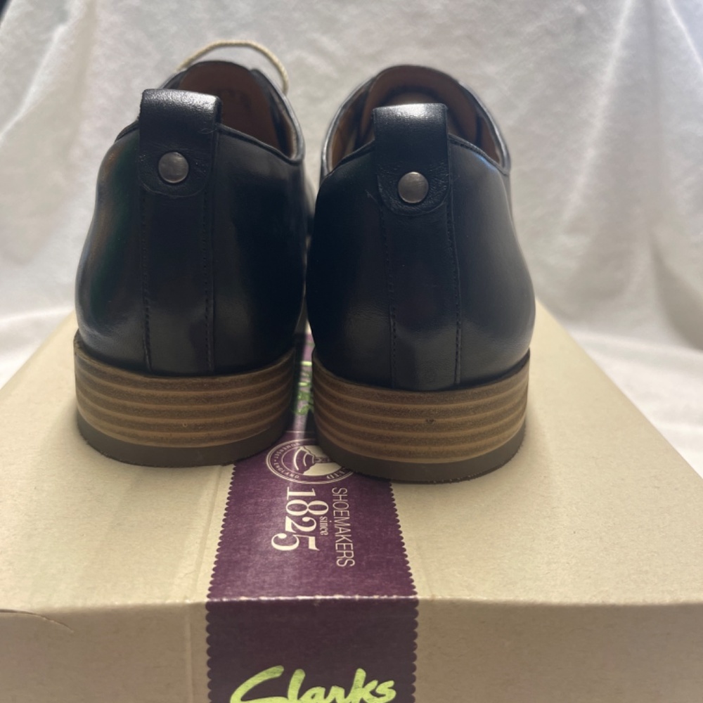 Clarks - Picture 3 of 8